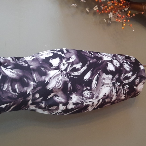 Elliatt scuba midi dress - Picture 7 of 16